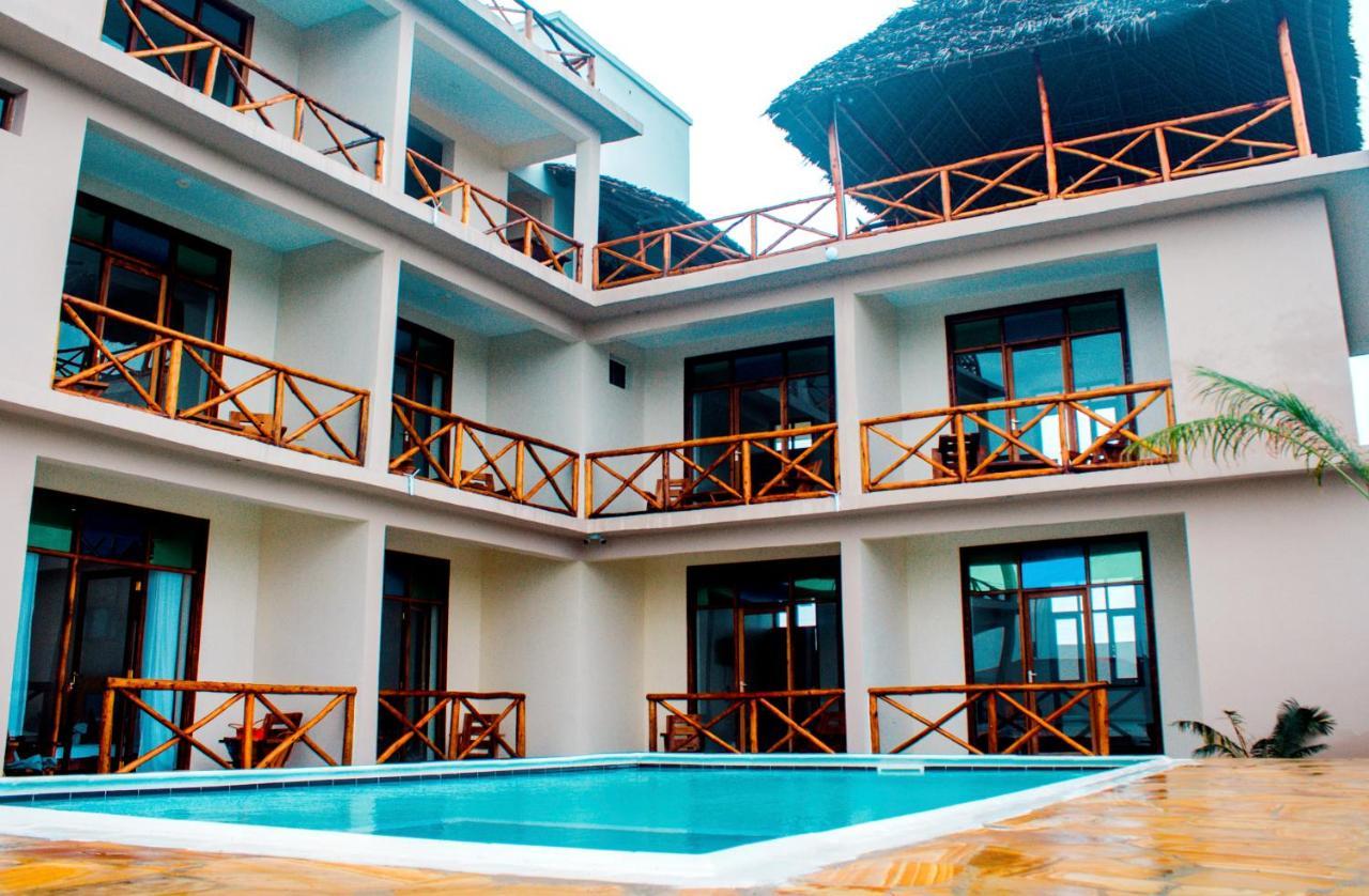 Ocean Breeze Hotel Нунгви Экстерьер фото