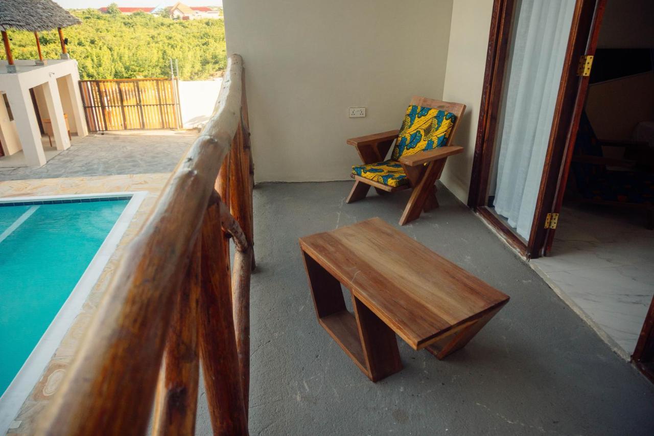 Ocean Breeze Hotel Нунгви Экстерьер фото