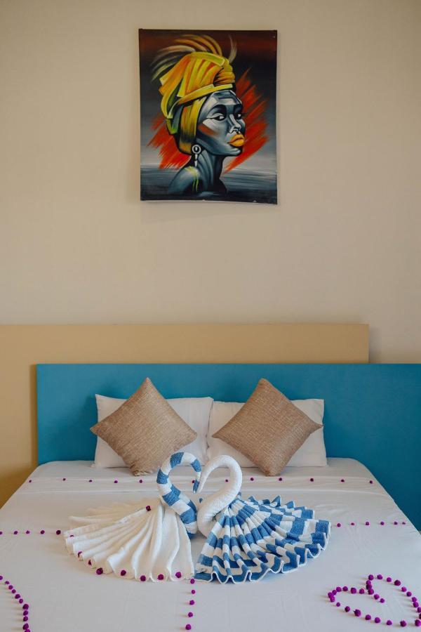 Ocean Breeze Hotel Нунгви Экстерьер фото