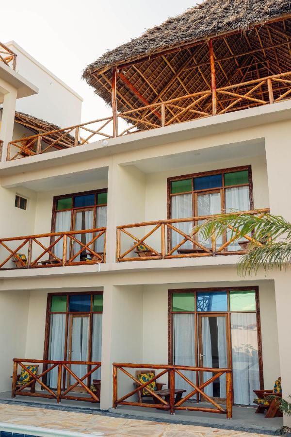 Ocean Breeze Hotel Нунгви Экстерьер фото