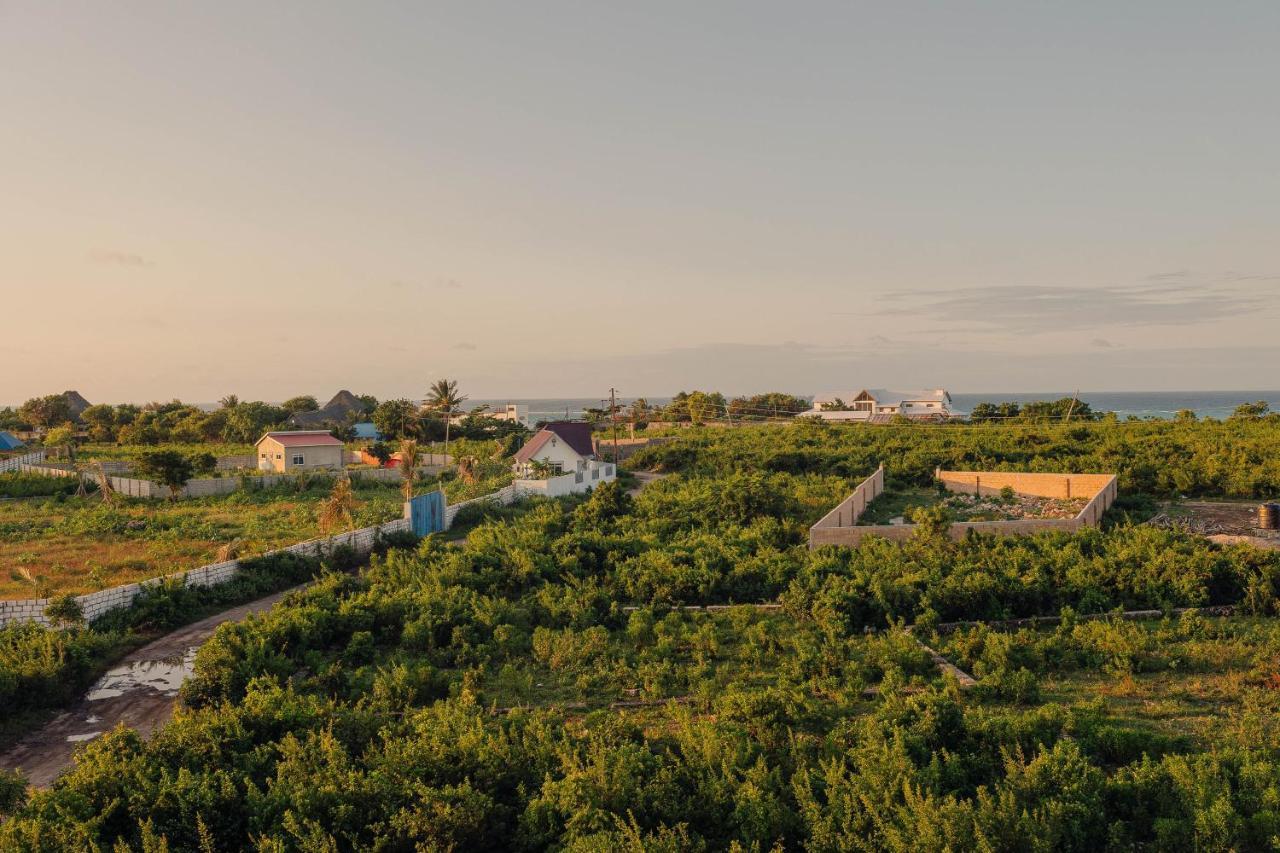 Ocean Breeze Hotel Нунгви Экстерьер фото