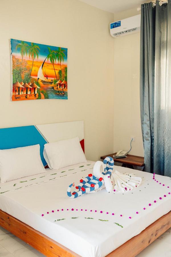 Ocean Breeze Hotel Нунгви Экстерьер фото