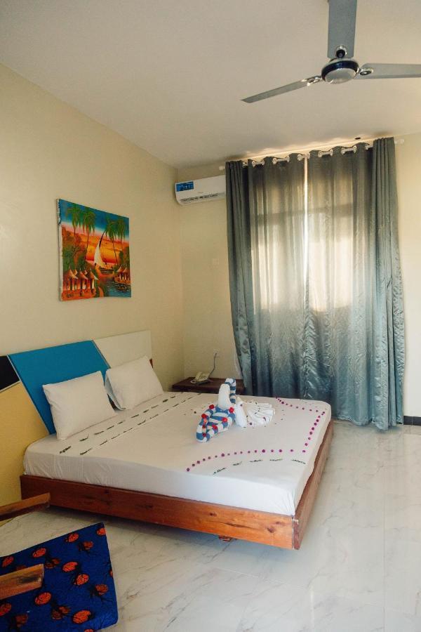 Ocean Breeze Hotel Нунгви Экстерьер фото